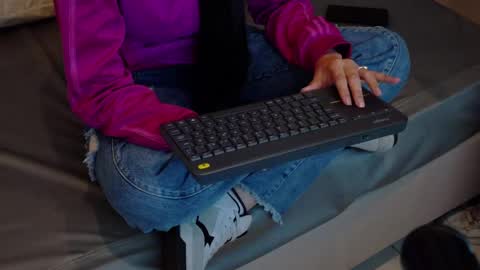 Snapshot of alicecoffin chatting on 02/27/25, 01:17 alicecoffin online show from 02/27/25, 01:17
