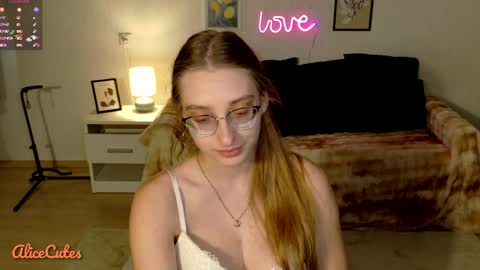 AliceCutes online show from 04/06/26, 12:39