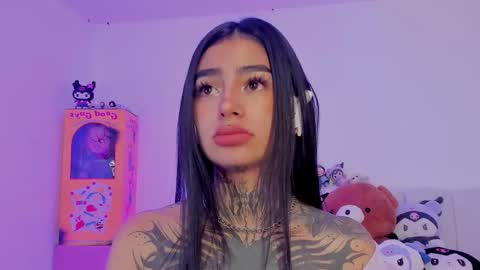 Snapshot of alicee_0 chatting on 10/06/25, 07:00 Alice online show from 10/06/25, 07:00