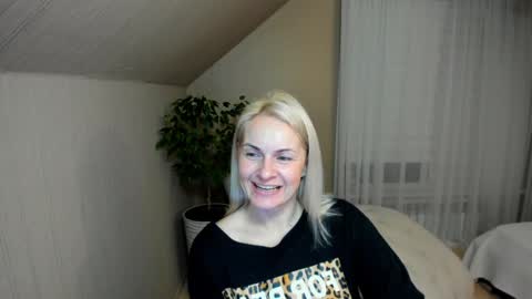 Snapshot of alicee__grace chatting on 01/03/25, 09:05 Alicee online show from 01/03/25, 09:05