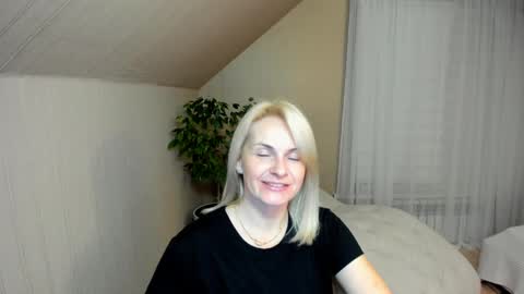 Snapshot of alicee__grace chatting on 01/04/25, 08:16 Alicee online show from 01/04/25, 08:16