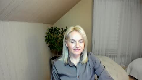 Snapshot of alicee__grace chatting on 01/05/25, 04:48 Alicee online show from 01/05/25, 04:48