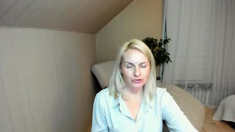 Snapshot of alicee__grace chatting on 01/14/25, 07:32 Alicee online show from 01/14/25, 07:32