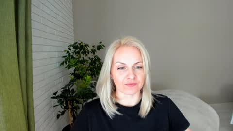 Snapshot of alicee__grace chatting on 02/07/25, 12:39 Alicee online show from 02/07/25, 12:39