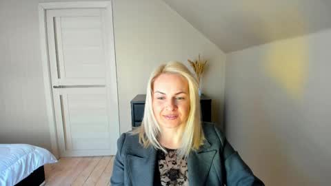 Snapshot of alicee__grace chatting on 02/20/25, 10:37 Alicee online show from 02/20/25, 10:37