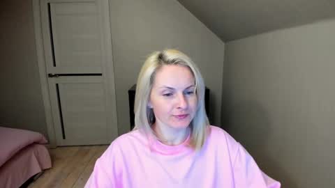 Snapshot of alicee__grace chatting on 03/11/25, 06:52 Alicee online show from 03/11/25, 06:52