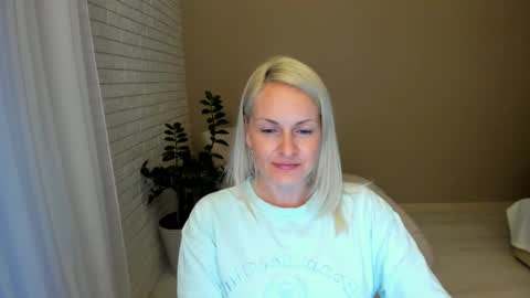 Snapshot of alicee__grace chatting on 09/09/25, 03:33 Alicee online show from 09/09/25, 03:33