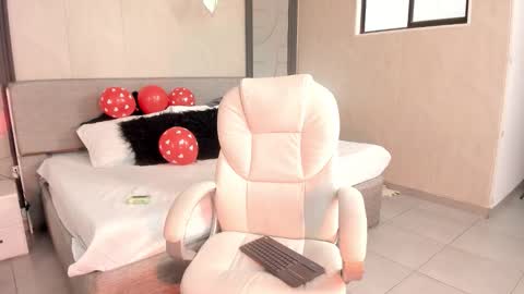 Snapshot of alicee_clark_ chatting on 02/14/26, 01:41 alicee_clark_ online show from 02/14/26, 01:41