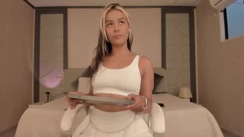 Snapshot of alicee_clark_ chatting on 03/25/26, 12:00 alicee_clark_ online show from 03/25/26, 12:00