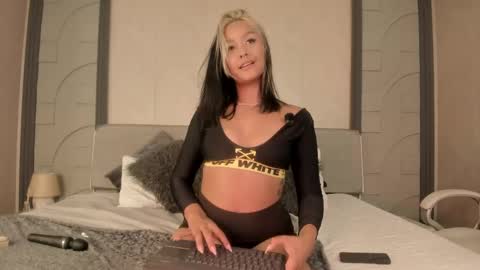 alicee_clark_ online show from 06/08/26, 11:43