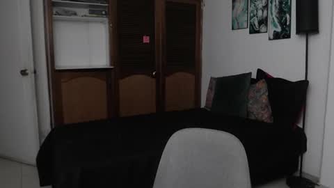 alicee_logan_ online show from 12/05/25, 02:09