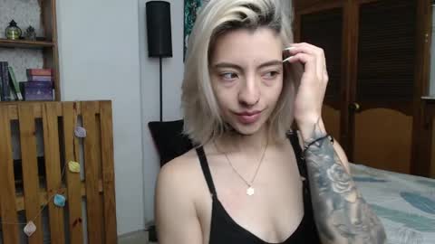 alicee_logan_ online show from 04/26/26, 02:53