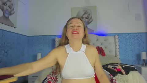 Snapshot of alicee_mature4 chatting on 10/15/25, 11:16 alicee_mature4 online show from 10/15/25, 11:16