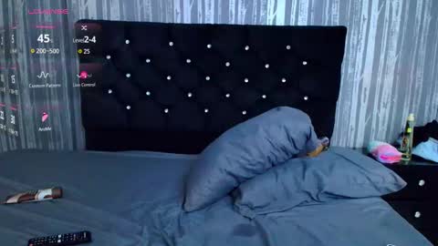 alicee_moonn online show from 12/16/25, 07:19