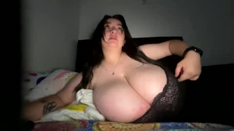 Snapshot of aliceinboobieland chatting on 02/06/25, 02:44 Aliceinboobieland online show from 02/06/25, 02:44