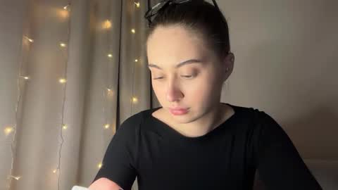 aliceinlustland online show from 04/26/26, 08:06