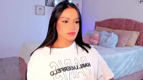 Snapshot of alicekiing_ chatting on 06/19/26, 04:28 ALICEKIING online show from 06/19/26, 04:28