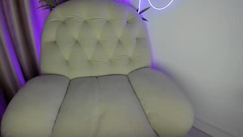 AliceLevine online show from 11/11/25, 05:07