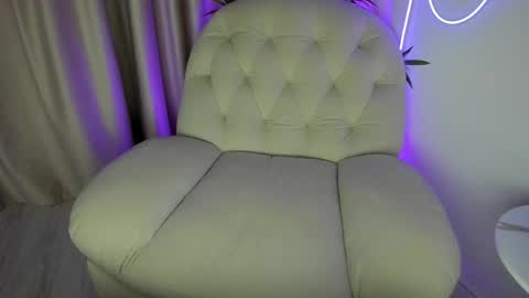 AliceLevine online show from 11/19/25, 05:18