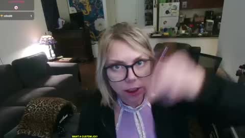 Snapshot of aliceliddell710 chatting on 09/11/25, 11:27 Alice Liddell online show from 09/11/25, 11:27