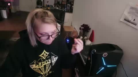 Snapshot of aliceliddell710 chatting on 09/13/25, 02:33 Alice Liddell online show from 09/13/25, 02:33