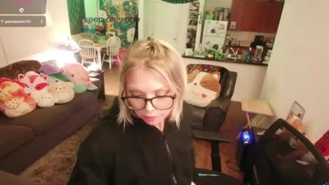 Snapshot of aliceliddell710 chatting on 09/20/25, 04:35 Alice Liddell online show from 09/20/25, 04:35