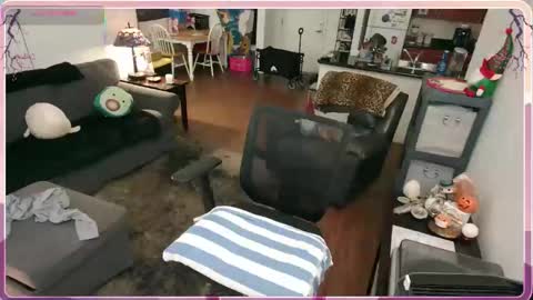 Snapshot of aliceliddell710 chatting on 12/15/25, 08:46 Alice Liddell online show from 12/15/25, 08:46