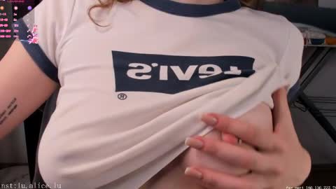 Elle online show from 03/29/26, 06:46