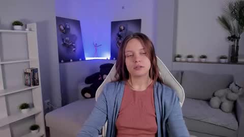 Snapshot of alicepill chatting on 09/19/25, 01:51 Alice online show from 09/19/25, 01:51