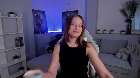 Snapshot of alicepill chatting on 09/20/25, 02:01 Alice online show from 09/20/25, 02:01