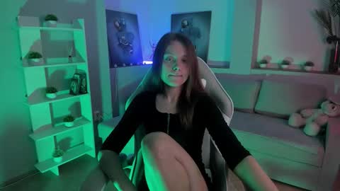 Snapshot of alicepill chatting on 10/27/25, 01:20 Alice online show from 10/27/25, 01:20