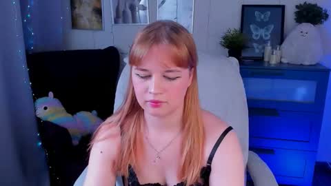 Snapshot of alicepopsy chatting on 11/22/25, 11:20 Alice online show from 11/22/25, 11:20