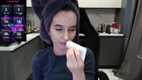 Snapshot of aliceweiss_ chatting on 09/18/25, 03:30 Alice online show from 09/18/25, 03:30