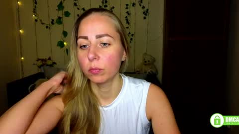 Snapshot of alicewonderkiss chatting on 04/13/26, 11:05 Alice online show from 04/13/26, 11:05