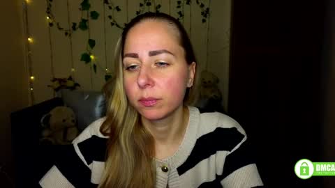 Snapshot of alicewonderkiss chatting on 04/14/26, 11:05 Alice online show from 04/14/26, 11:05