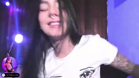 Snapshot of alicewoodville chatting on 11/18/25, 01:33 Alice online show from 11/18/25, 01:33