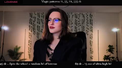 Snapshot of alicia_art_ chatting on 06/13/26, 06:39 Alicia online show from 06/13/26, 06:39