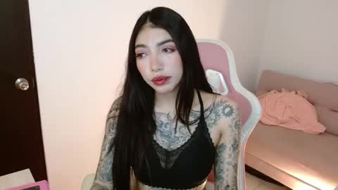 Snapshot of alicia_key_ chatting on 06/02/26, 06:04 ALICIA online show from 06/02/26, 06:04
