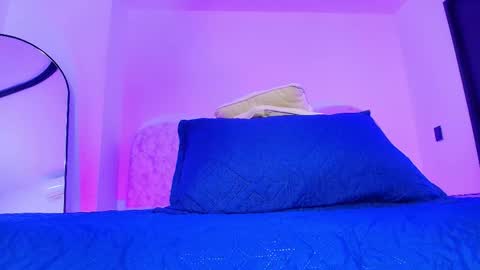 Alicia Kyse  online show from 11/20/25, 03:07