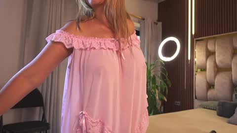 Alicia Lang online show from 09/22/25, 09:17