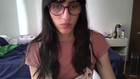 Snapshot of alicia_love29 chatting on 02/06/25, 08:45 Alice online show from 02/06/25, 08:45