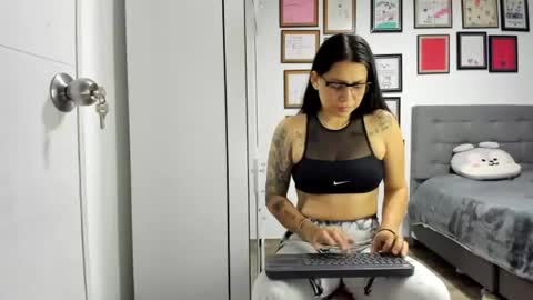 alicia_rainbow online show from 07/01/26, 04:03