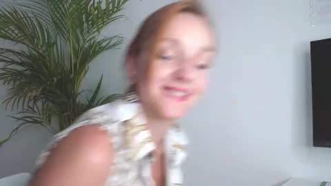 Alicia online show from 10/15/25, 02:17