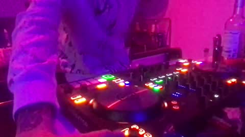 Snapshot of alien8720 chatting on 01/27/25, 07:03 busco rockera online show from 01/27/25, 07:03