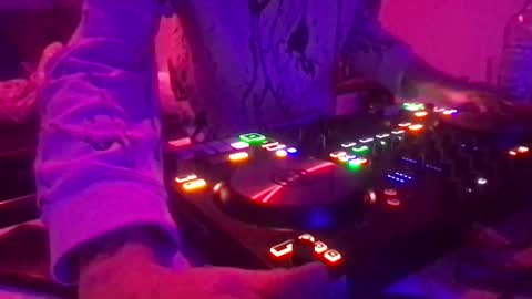 Snapshot of alien8720 chatting on 01/27/25, 10:06 busco rockera online show from 01/27/25, 10:06