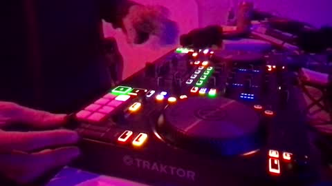 Snapshot of alien8720 chatting on 02/11/25, 10:18 busco rockera online show from 02/11/25, 10:18