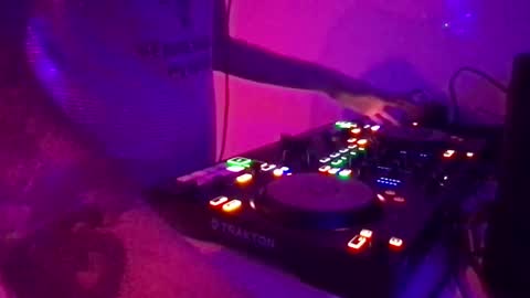 Snapshot of alien8720 chatting on 02/15/25, 06:55 busco rockera online show from 02/15/25, 06:55