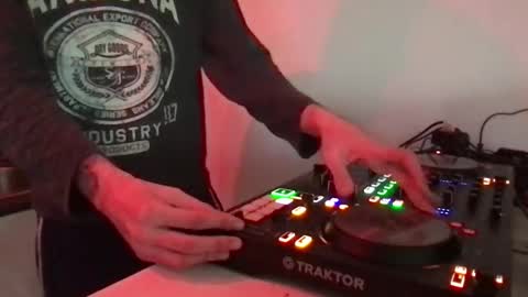 Snapshot of alien8720 chatting on 02/19/25, 04:55 busco rockera online show from 02/19/25, 04:55