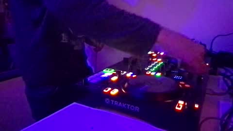 Snapshot of alien8720 chatting on 02/21/25, 10:04 busco rockera online show from 02/21/25, 10:04