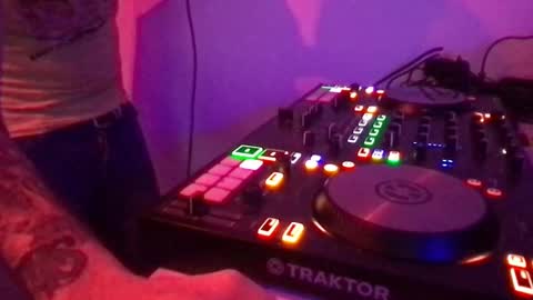 Snapshot of alien8720 chatting on 02/24/25, 07:09 busco rockera online show from 02/24/25, 07:09